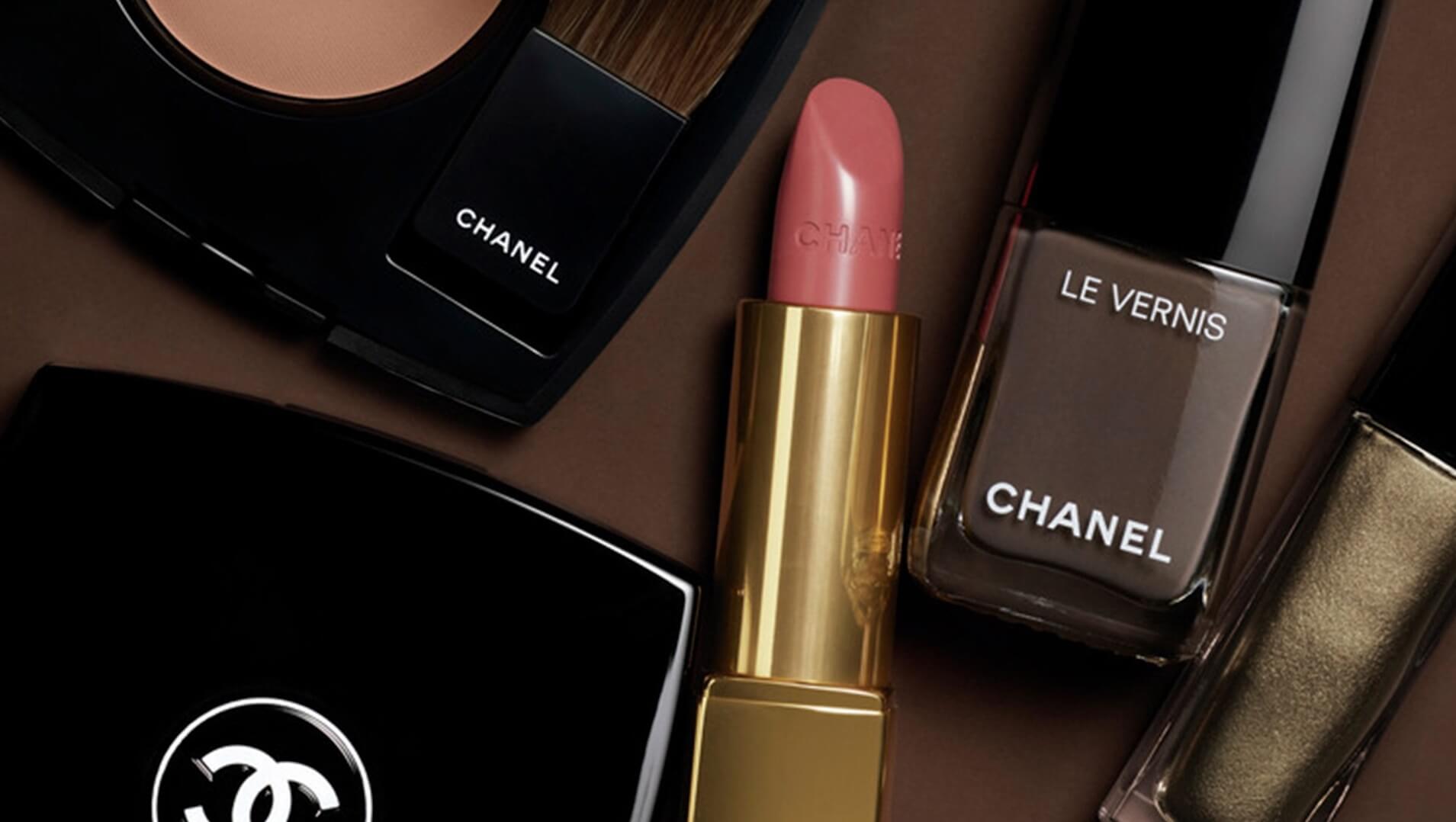 Jesienny makijaż Chanel 2021 - i znowu modne są brązy!